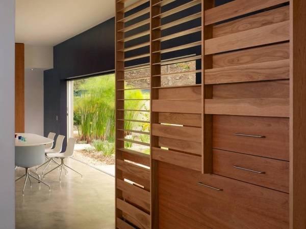 Создавайте комфортные пространства в больших комнатах-Дизайн интерьера