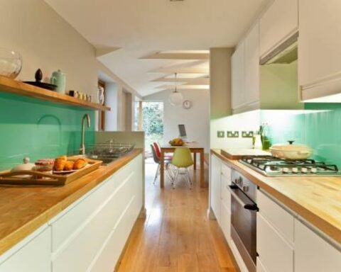 Кухонный стеклянный фартук: эстетика и практичность (25 фото)-Дизайн кухни